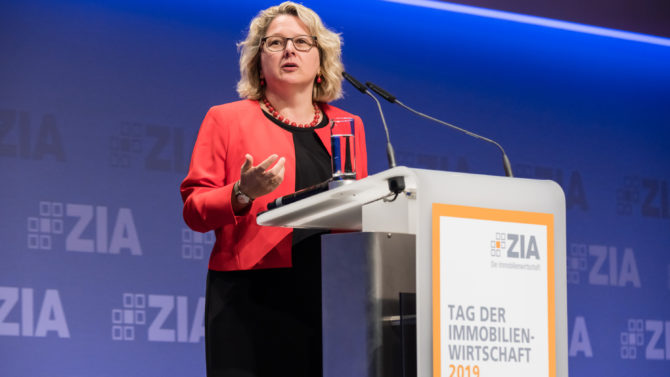 Svenja Schulze auf dem Tag der Immobilienwirtschaft 2019