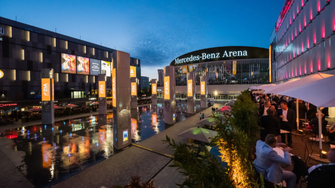 Zentraler Immobilien Ausschuss auf dem Mercedes-Benz-Platz vor der Mercedes-Benz Arena und der Verti Music Hall